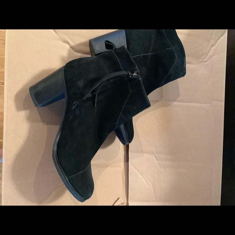 Toms side zip suede bootie